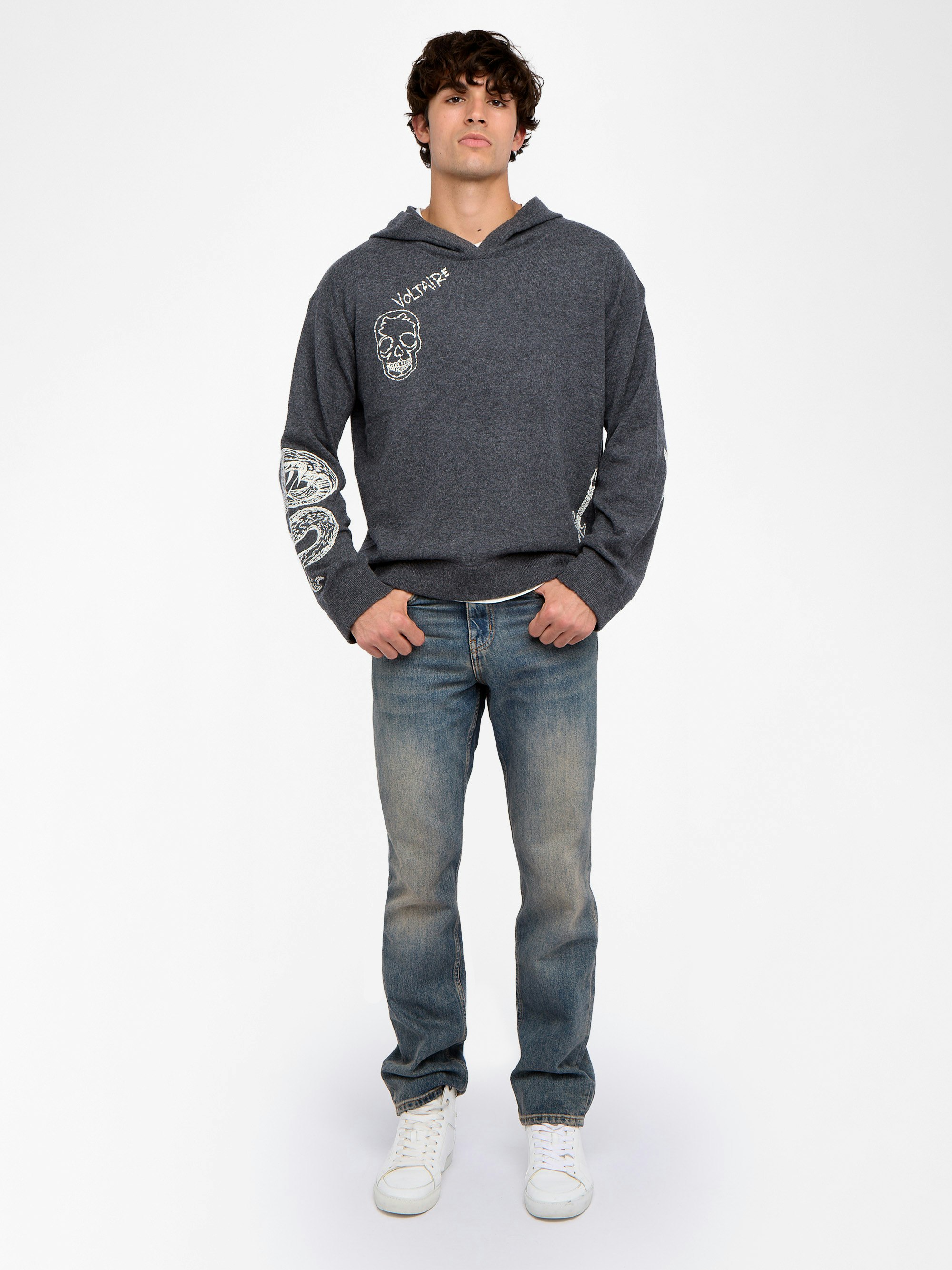 Malay Jumper - Hooded jumper with long sleeves.