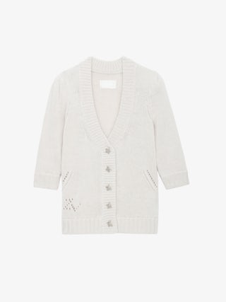 Cardigan Betsy - Cardigan en maille écrue à manches 3/4, épaules froncées et fermeture boutonnée à bijoux étoiles.