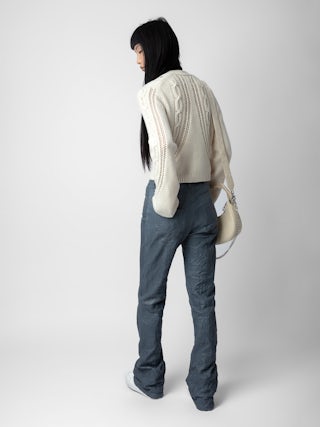 Cardigan Barley 100% Laine Merinos - Cardigan court et ajouré en 100% laine mérinos écrue à manches longues, torsades et strass.