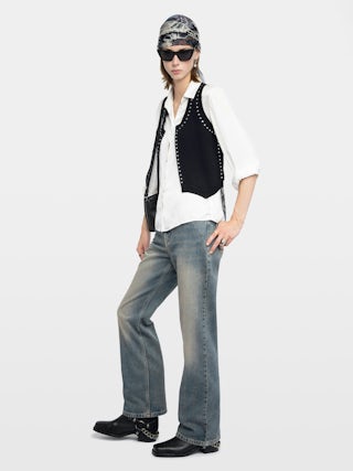 Cardigan Dublin - Petite veste sans manches cloutée.