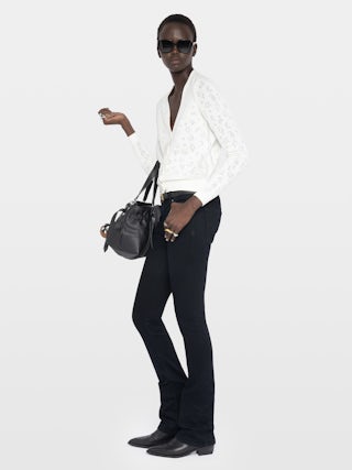 Cardigan Manala - Cardigan col V boutonné en pointelle.