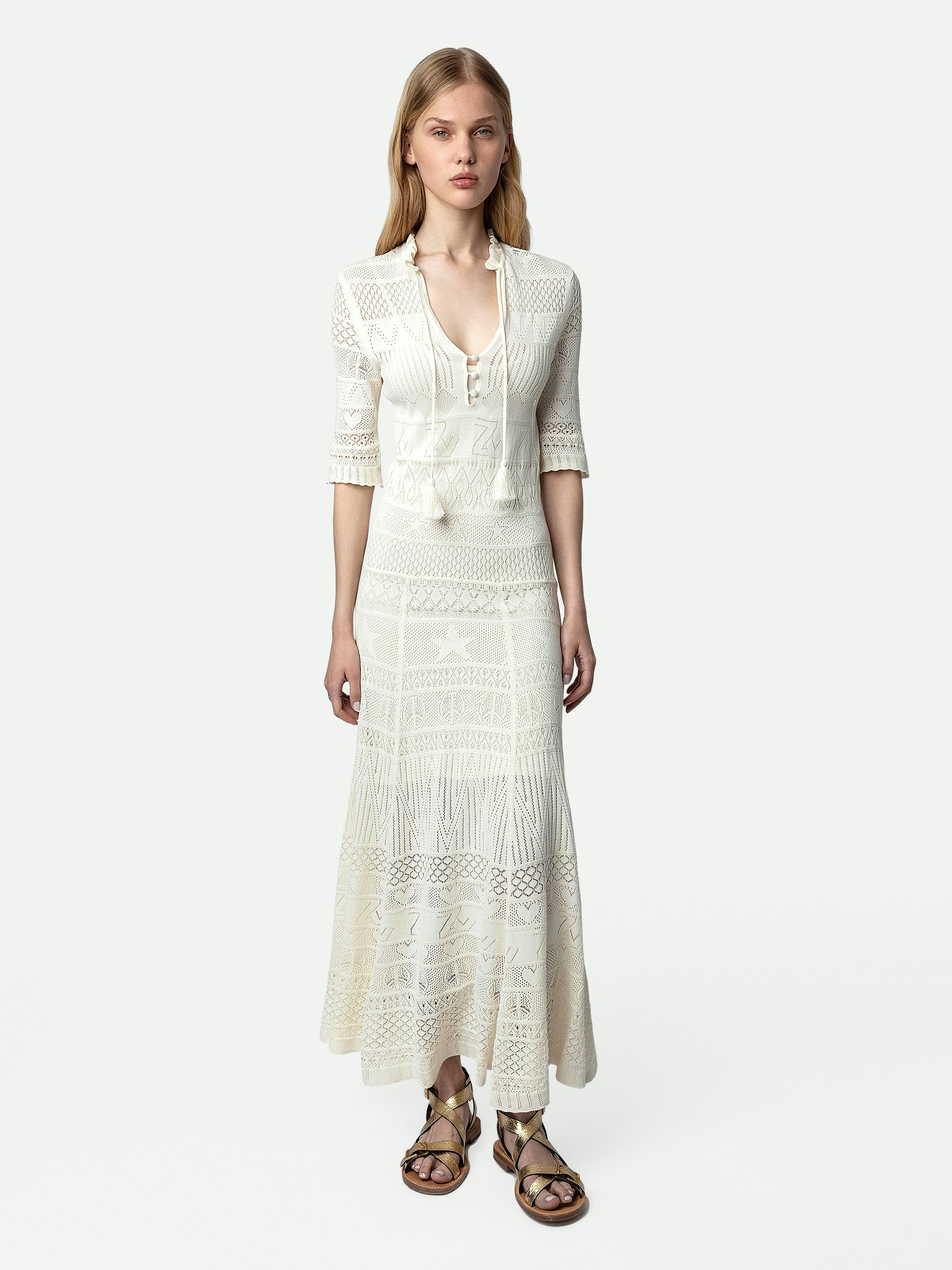 Kleid Memphis - Langes Damen-Häkelkleid aus ecrufarbener Pointelle-Baumwolle mit Pomponbändern