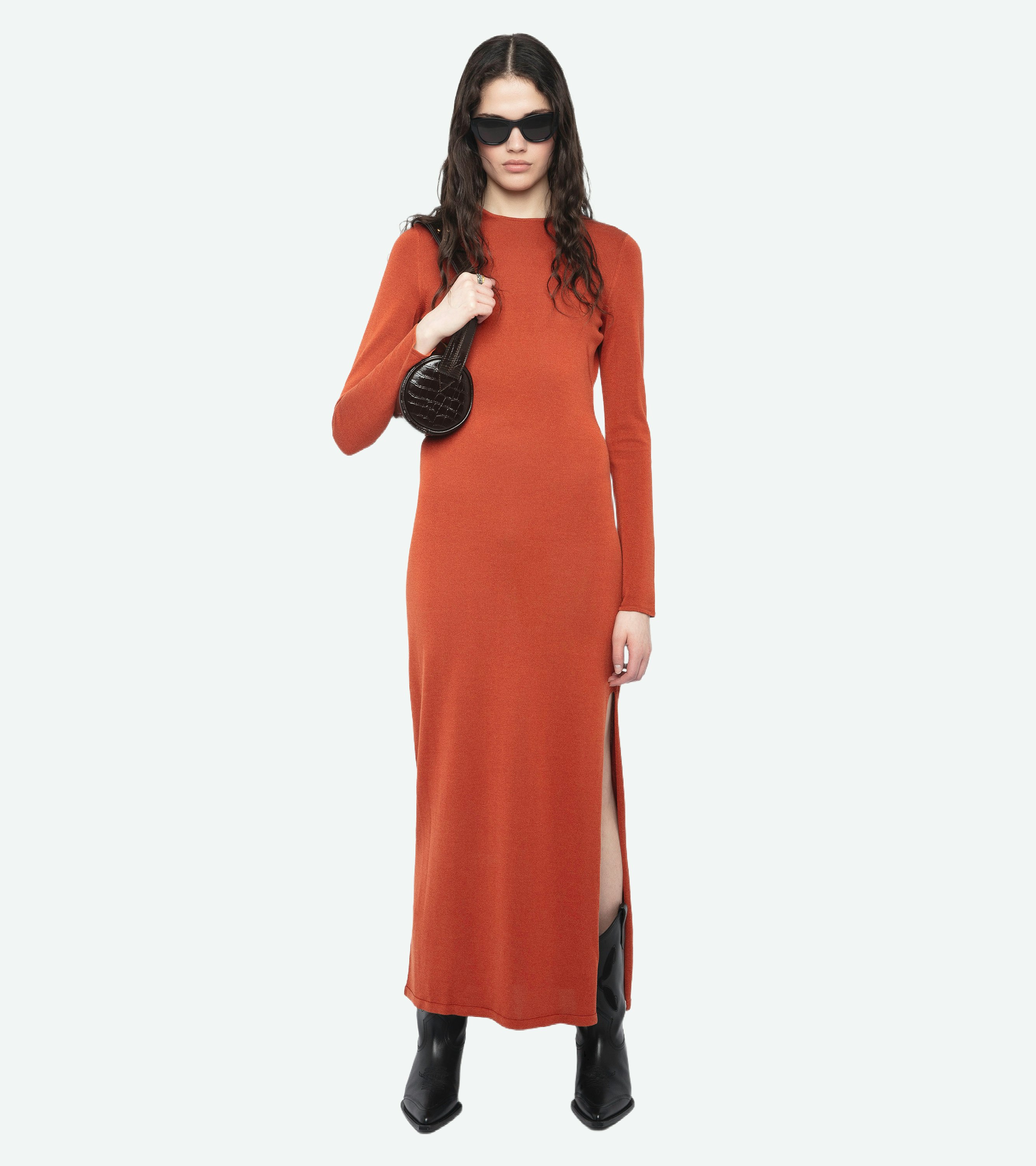 Sarra Dress - Long dress with open back and wing closure.