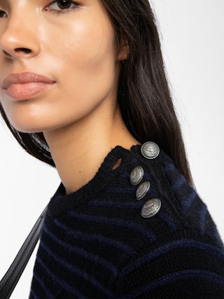 Kleid Maltyd - Kleid mit Rundhalsausschnitt und langen Ärmeln, gestreift mit Knöpfen.