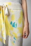 Hose Steevy Kaschmir - Damen-Kaschmirhose mit blau-gelbem Batikprint