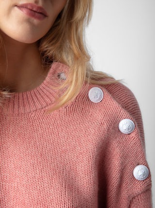 Pull Malta 100% Cachemire - Pull en 100% cachemire rose à col rond, manches longues et boutons sur l'épaule.