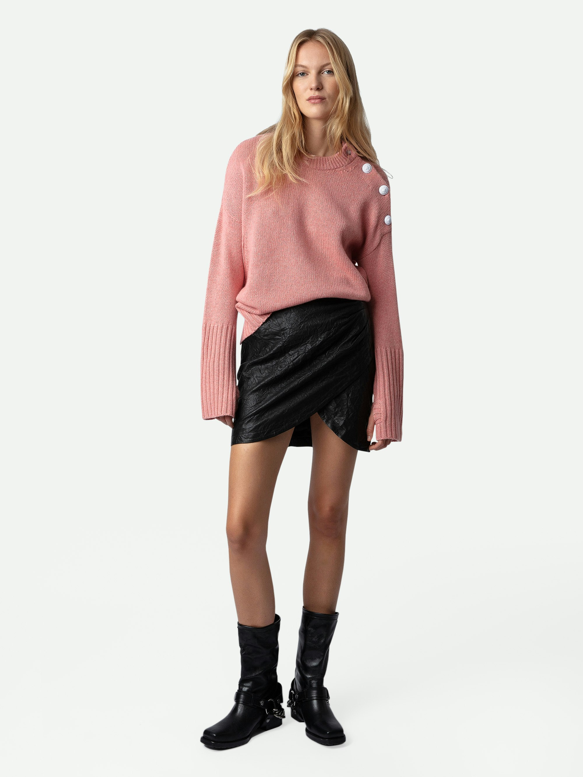 Malta Jumper 100% Cashmere - Pink 100% cashmere round-neck jumper with long sleeves and buttons on the shoulder.