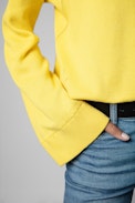 Livia Jumper - Women's yellow cotton jumper with wide, long sleeves