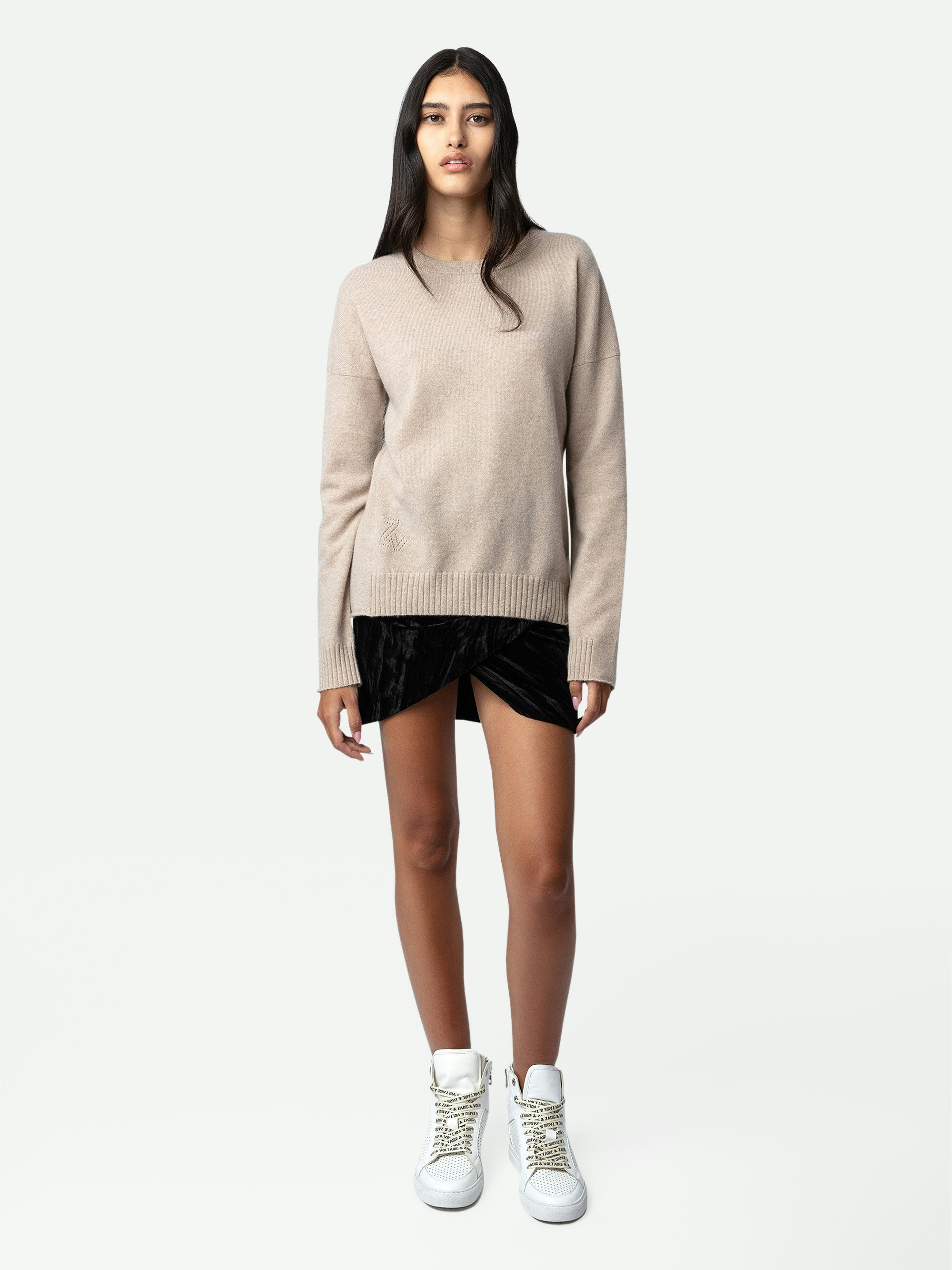 Cici Patch Jumper 100% Cashmere - Women’s beige 100% cashmere jumper with embroidered star patch on the elbows.