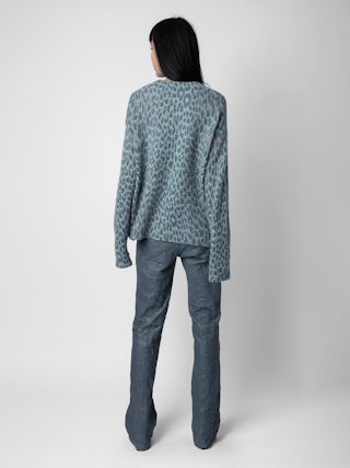 Pull Markus 100% Cachemire - Pull en 100% cachemire bleu à manches longues et imprimé léopard.