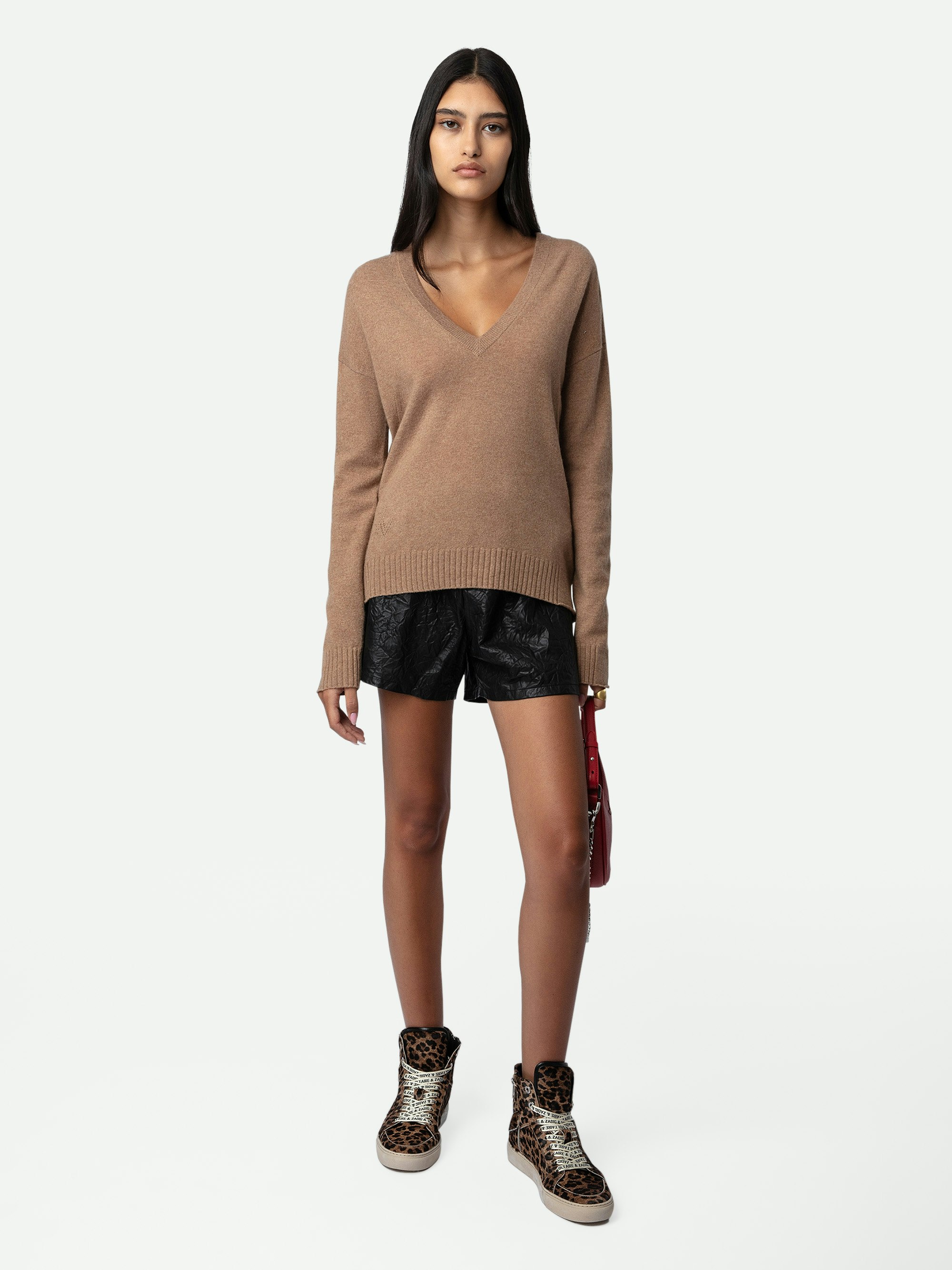 Vivi Patch Jumper 100% Cashmere - Women’s camel 100% cashmere jumper with star patches on the elbows.