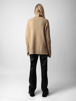 Pull Alma 100% Laine Merinos - Pull en 100% laine mérinos marron à col montant, manches longues et customisations créées par Humberto Cruz.