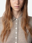 Jersey Marly 100% Cachemir - Jersey de 100% cachemira pluma, con cuello de polo y alas bordadas en la espalda.