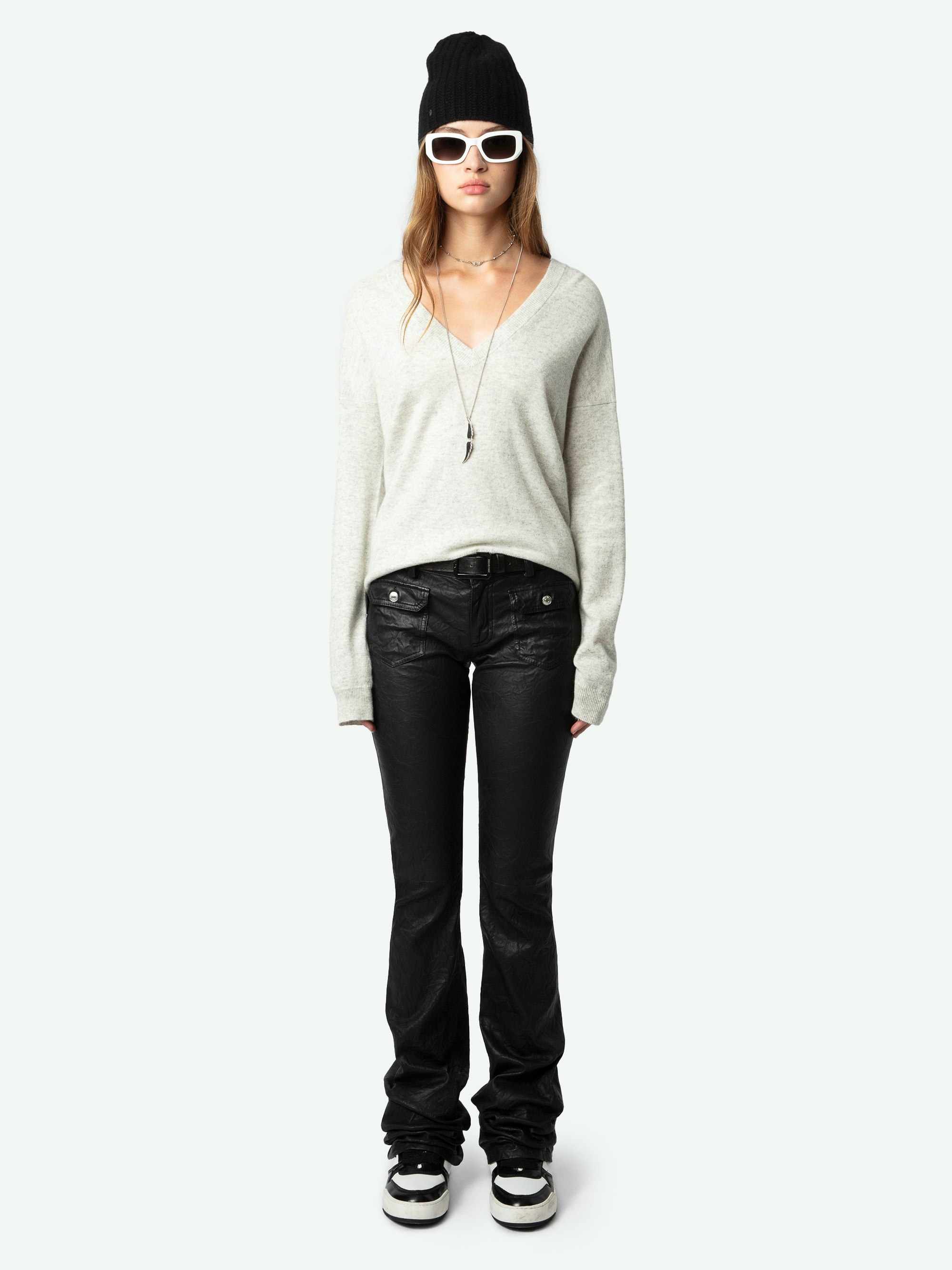 Vivi Patch Cashmere Sweater - Long-sleeved grey cashmere V-neck sweater with star patches and embroidery on the elbows.