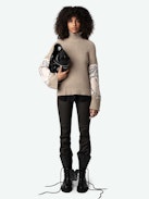 Maglione Sal 100% Lana Merino - Maglione in 100% lana merino marrone con collo alto, maniche lunghe svasate, con motivi e ricami vegetali sulle maniche.