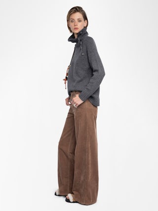 Pull Mora 100% Cachemire - Pull col montant avec ouvertures col boutons ailes.