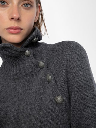 Pull Mora 100% Cachemire - Pull col montant avec ouvertures col boutons ailes.