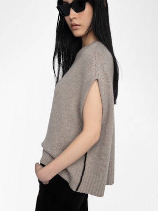 Darcy Jumper - Sleeveless jumper with round neck and contrasting outside linking on the sides.