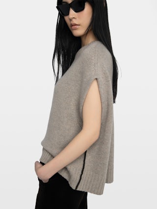 Darcy Jumper - Sleeveless jumper with round neck and contrasting outside linking on the sides.