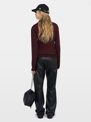 Ivy Cashmere Sweater - Round neck sweater with long sleeves.