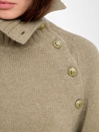 Pull Mora 100% Cachemire - Pull col montant avec ouvertures col boutons ailes.
