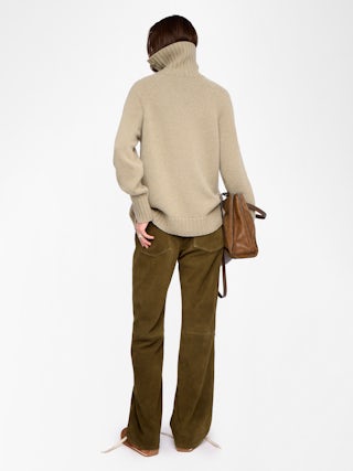 Pull Mora 100% Cachemire - Pull col montant avec ouvertures col boutons ailes.