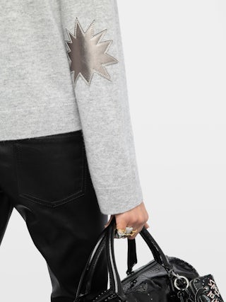 Jumper Cara - Crew-neck jumper with leather patch.