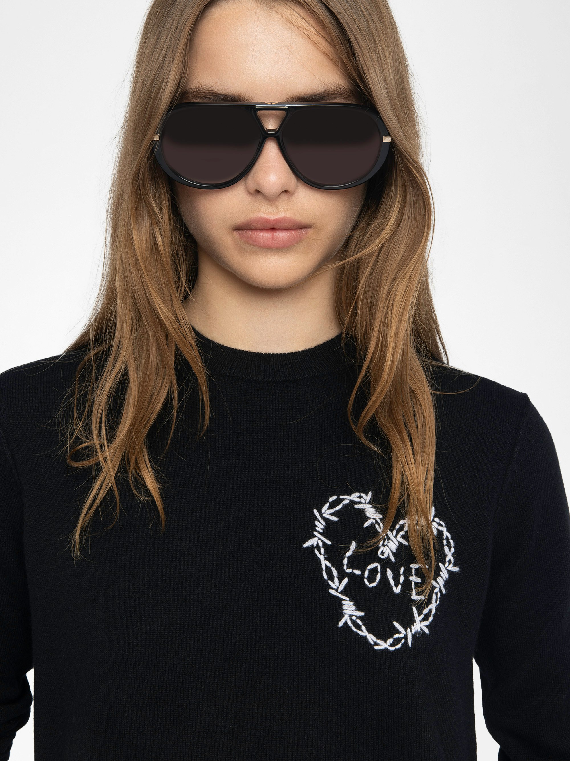 Kendy Embroidered Cashmere Sweater - Sweater with round neck and heart embroidery on the front.