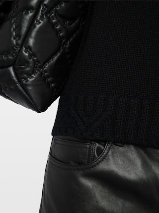 Pull Nalma 100% Cachemire - Pull col roulé bouton bijoux.