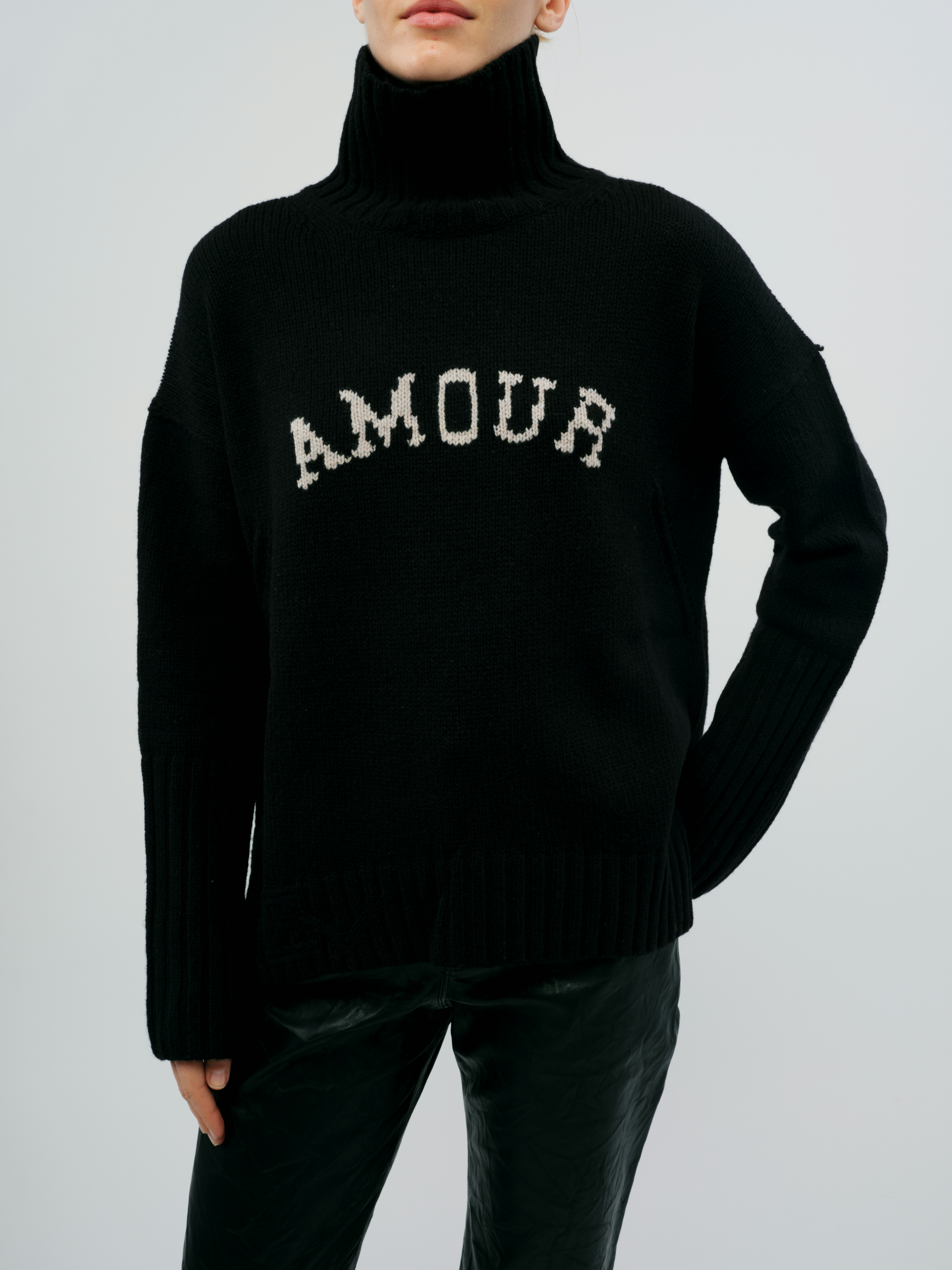 Alma Amour Sweater - Soft sweater with “Amour” motif.