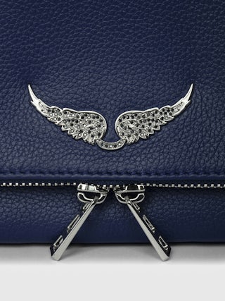 Pochette Rock - Pochette en cuir grainé à double chaînes cuir et métal et ailes ornées de strass.