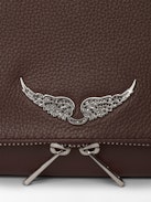 Rock Pochette - Pochette aus genarbtem Leder mit doppelten Leder- und Metallketten und mit Strass verzierten Flügeln.