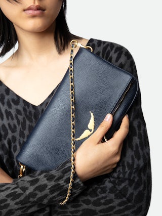 Pochette Rock - Pochette in pelle granata con doppie catene in pelle e metallo e ali ornate di strass.
