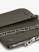 Pochette Rock Nano - Petite pochette en cuir grainé kaki à double chaîne et ailes à strass.