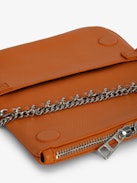 Pochette Rock Nano - Pochette piccola in pelle granulata con doppia catena e ali distintive.
