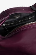 Le Cecilia Bag - Woman’s burgundy vegetable-tanned leather bag with shoulder strap and metal C buckle