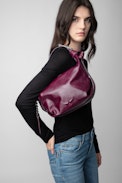 Le Cecilia Bag - Woman’s burgundy vegetable-tanned leather bag with shoulder strap and metal C buckle