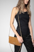 Pochette Rock Scamosciata - Pochette in pelle scamosciata cammello con catena in pelle e metallo - Donna