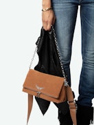Borsa Rocky Scamosciata - Borsa in pelle scamosciata con catena, tracolla e ali distintive.