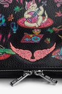 Clutch Rock Art Print - Damen-Clutch aus schwarzem Leder mit einem exklusiven Print anlässlich des 25-jährigen Bestehens der Marke