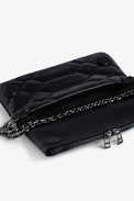 Rock Glossy Wild Quilted Clutch - Black python-effect quilted patent leather clutch with double leather and metal chain strap.
