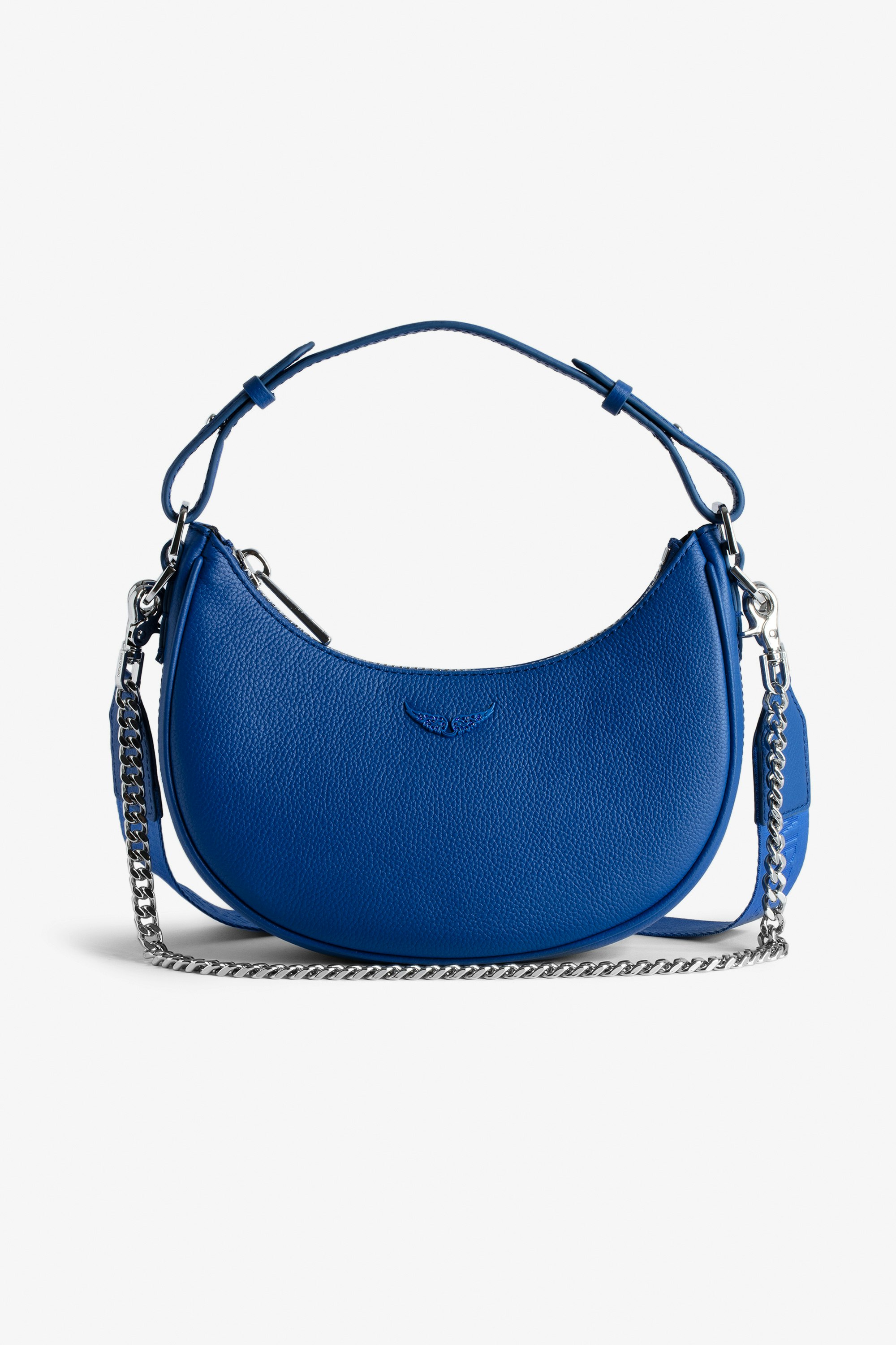 Tasche Moonrock - Halbmondtasche für Damen aus blauem genarbtem Leder mit kurzem Henkel, Schulterriemen, Kette und Signature-Flügeln.