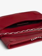 Pochette Rock Eternal - Pochette in pelle liscia rossa con doppia tracolla in pelle e catena.