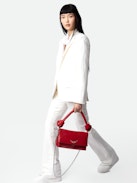 Borsa Rocky Eternal - Borsa in pelle liscia rossa con cinghia annodata e tracolla con catena.