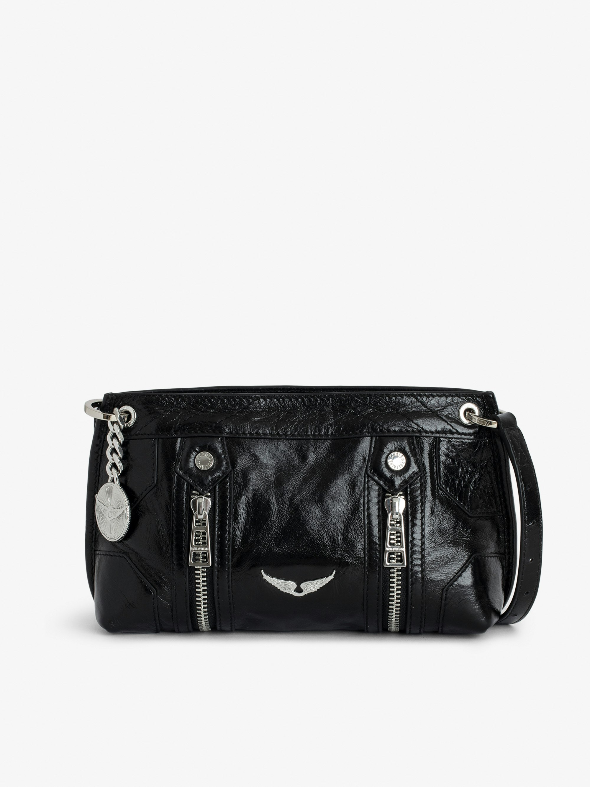 Tasche Sunny Mood - Handtasche aus schwarzem Lackleder in Vintage-Optik mit Medaillon-Charm und Signature-Flügeln.