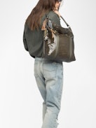 Sunny Hobo Vintage Patent Tasche - Hobo-Tasche aus Lackleder mit Vintage-Effekt und Flügel-Signatur.