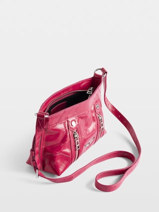 Sunny Mood Vintage Patent Tasche - Minitasche aus Lackleder mit Vintage-Effekt, mit verstellbarem Schulterriemen und Wings-Signatur.