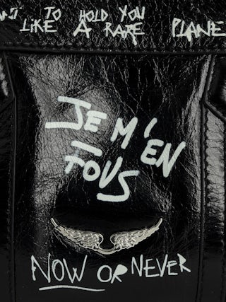 Sac Sunny Mood - Petit sac en cuir vernis effet vintage tagué, à bandoulière ajustable et signature ailes.