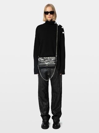 Pochette Rock - Pochette en cuir grainé imprimé Graffiti à double chaîne cuir et métal et ailes ornées de strass.