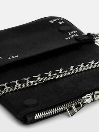 Pochette Rock Nano - Pochette en cuir grainé Graffiti avec ailes signatures ornées de strass.